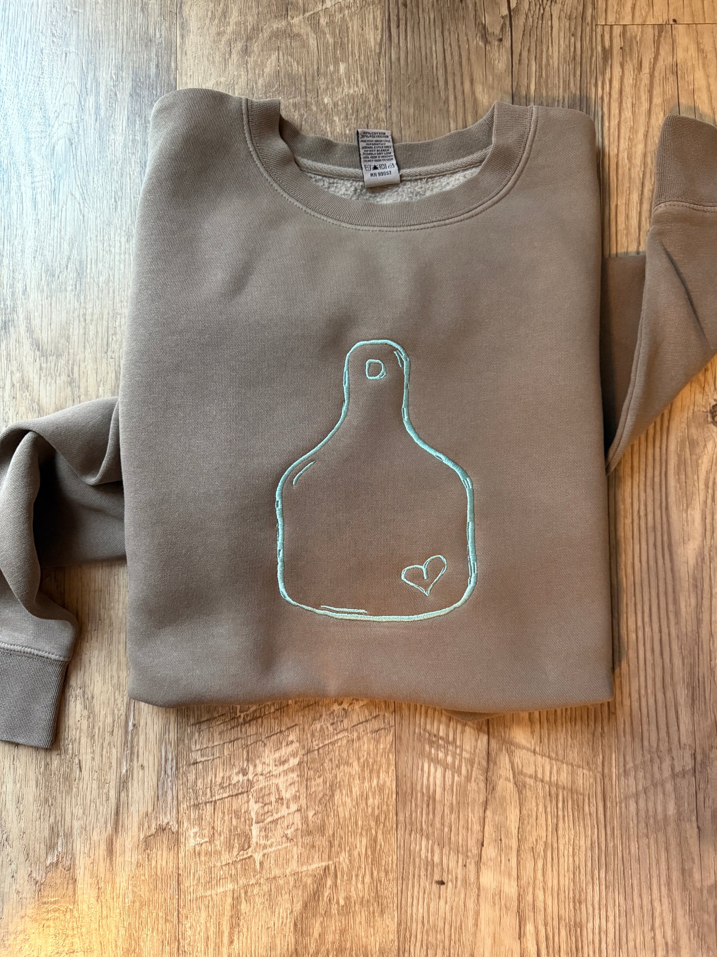 Cattle Ear Tag Heart Sweatshirt – Cozy Country Farm Wife Crewneck