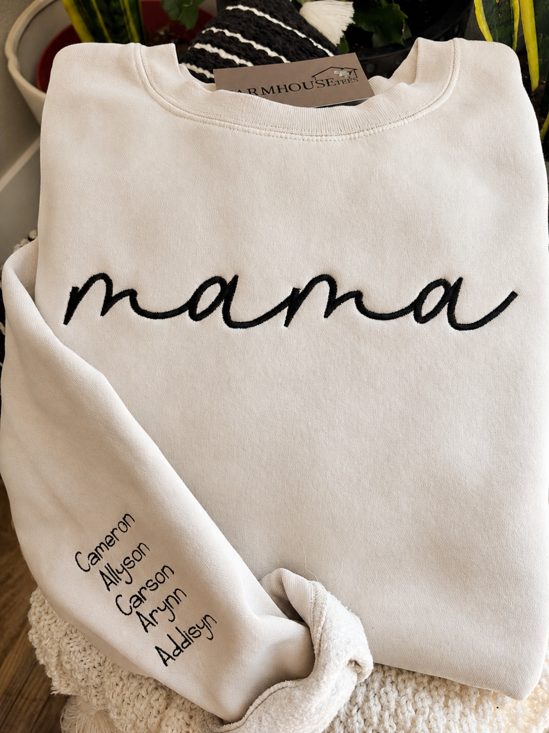 Beige sweatshirt with 'mama' embroidered 